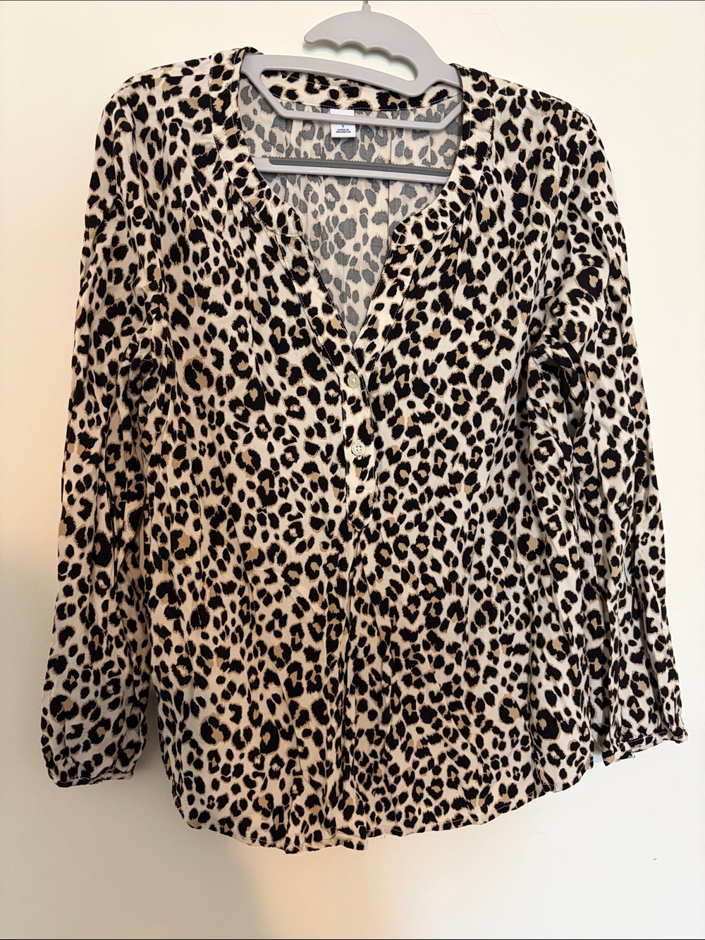 Old Navy Leopard Print V-Neck Blouse - Black and Cream